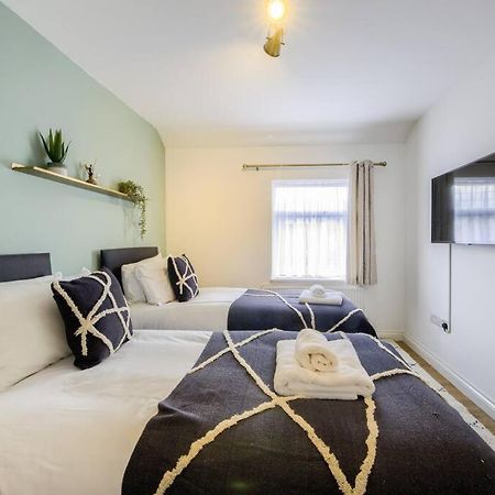 Low Rate For A 4-Bedroom House In Coventry With Free Unlimited Wi-Fi 2 Car Parking 53 Qmc エクステリア 写真
