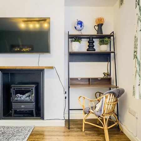 Low Rate For A 4-Bedroom House In Coventry With Free Unlimited Wi-Fi 2 Car Parking 53 Qmc エクステリア 写真