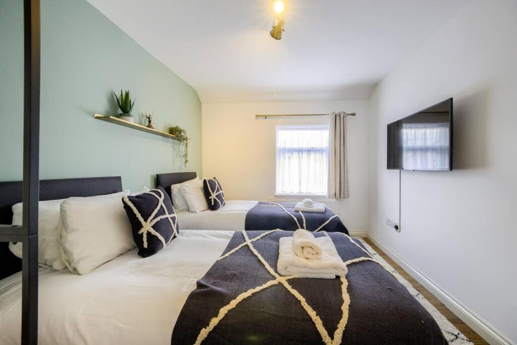 Low Rate For A 4-Bedroom House In Coventry With Free Unlimited Wi-Fi 2 Car Parking 53 Qmc エクステリア 写真