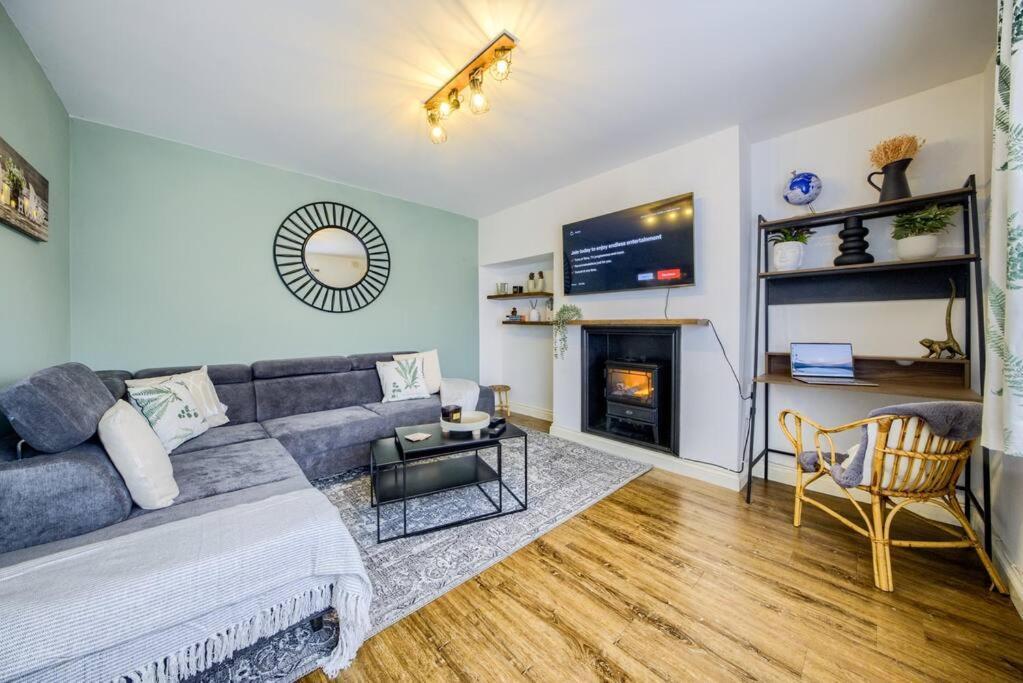 Low Rate For A 4-Bedroom House In Coventry With Free Unlimited Wi-Fi 2 Car Parking 53 Qmc エクステリア 写真