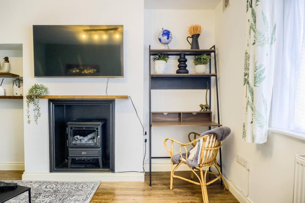 Low Rate For A 4-Bedroom House In Coventry With Free Unlimited Wi-Fi 2 Car Parking 53 Qmc エクステリア 写真