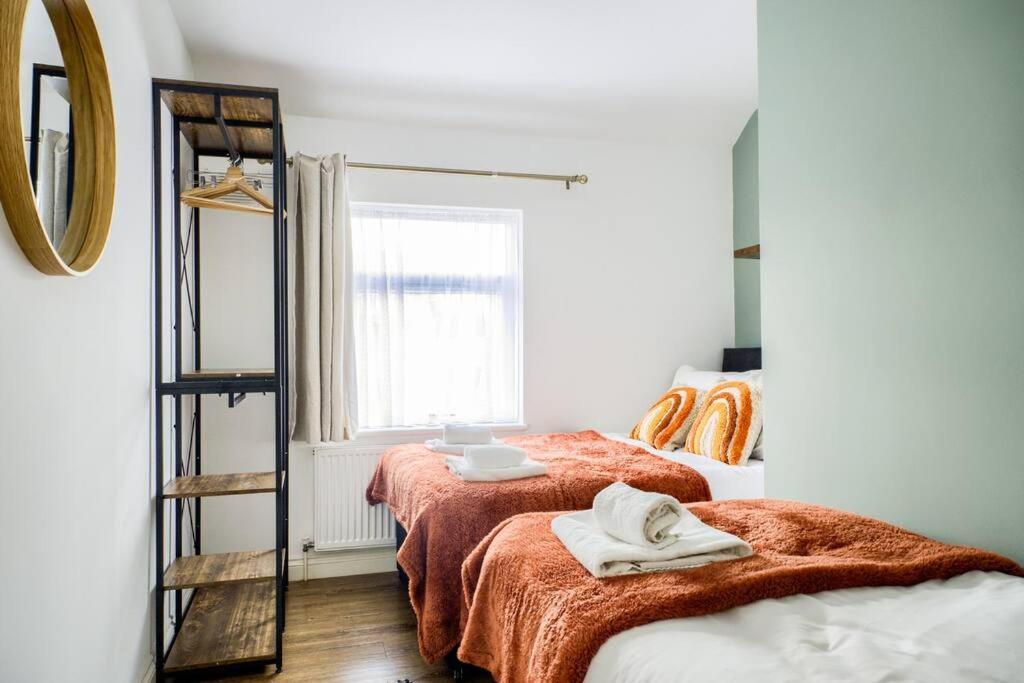 Low Rate For A 4-Bedroom House In Coventry With Free Unlimited Wi-Fi 2 Car Parking 53 Qmc エクステリア 写真