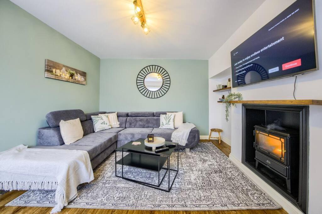 Low Rate For A 4-Bedroom House In Coventry With Free Unlimited Wi-Fi 2 Car Parking 53 Qmc エクステリア 写真