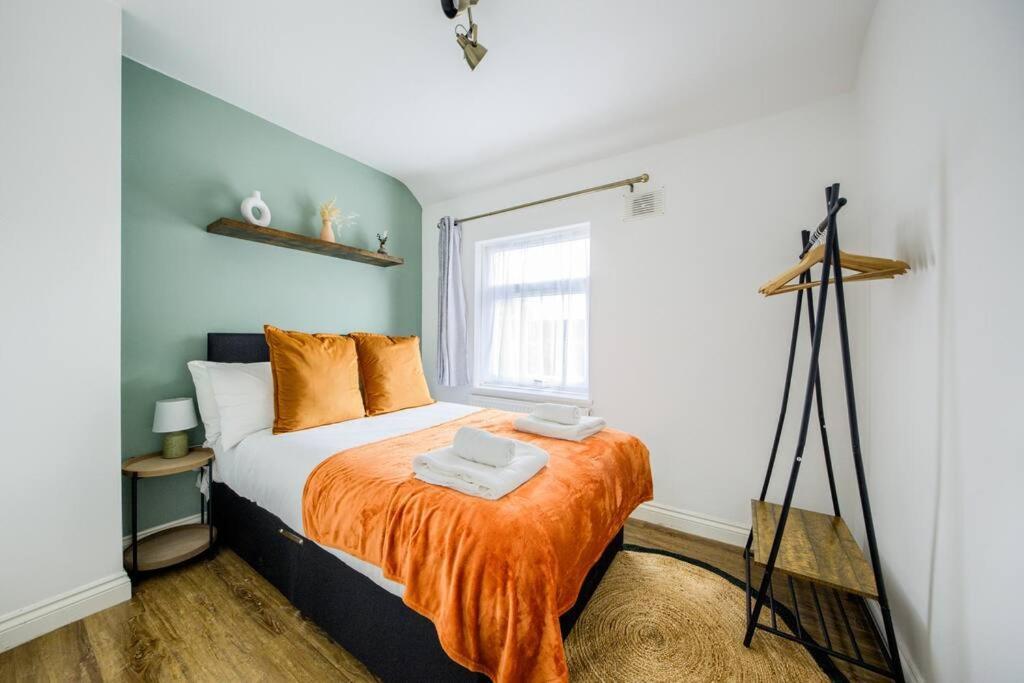 Low Rate For A 4-Bedroom House In Coventry With Free Unlimited Wi-Fi 2 Car Parking 53 Qmc エクステリア 写真