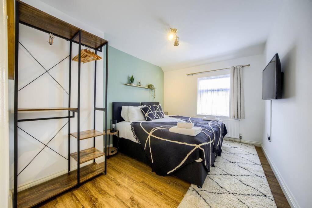 Low Rate For A 4-Bedroom House In Coventry With Free Unlimited Wi-Fi 2 Car Parking 53 Qmc エクステリア 写真
