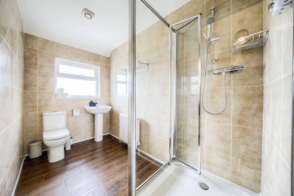 Low Rate For A 4-Bedroom House In Coventry With Free Unlimited Wi-Fi 2 Car Parking 53 Qmc エクステリア 写真