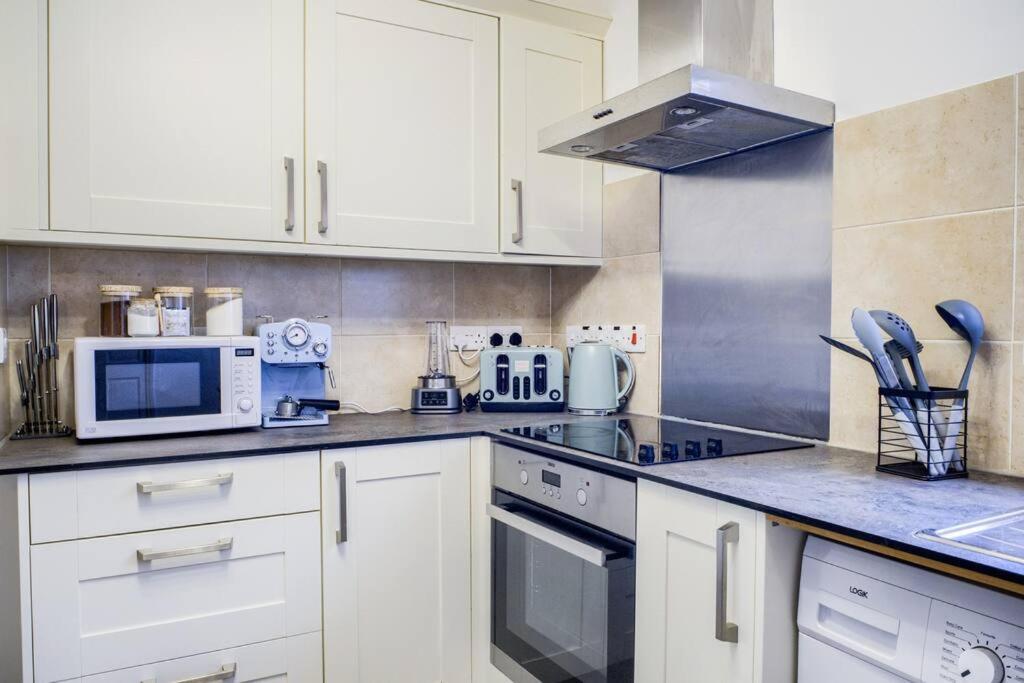 Low Rate For A 4-Bedroom House In Coventry With Free Unlimited Wi-Fi 2 Car Parking 53 Qmc エクステリア 写真