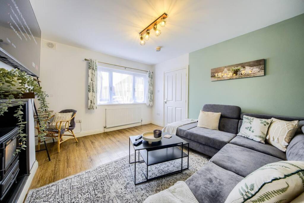 Low Rate For A 4-Bedroom House In Coventry With Free Unlimited Wi-Fi 2 Car Parking 53 Qmc エクステリア 写真