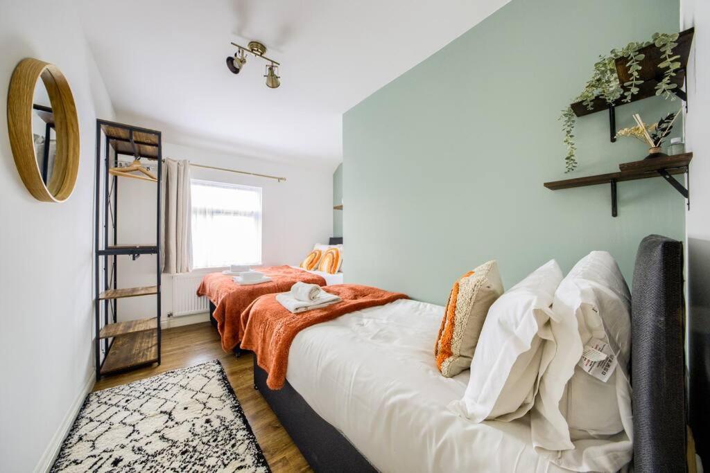 Low Rate For A 4-Bedroom House In Coventry With Free Unlimited Wi-Fi 2 Car Parking 53 Qmc エクステリア 写真