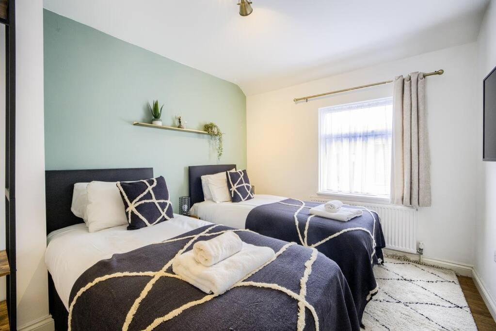 Low Rate For A 4-Bedroom House In Coventry With Free Unlimited Wi-Fi 2 Car Parking 53 Qmc エクステリア 写真